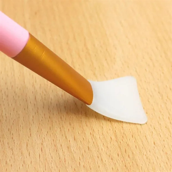Silicone face mask applicator
