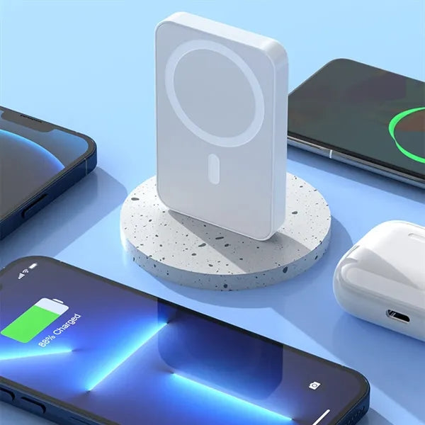 Long battery life portable magnetic power bank charger