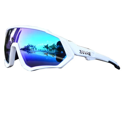 Photochromic Cycling Glasses