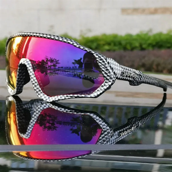 Photochromic Cycling Glasses
