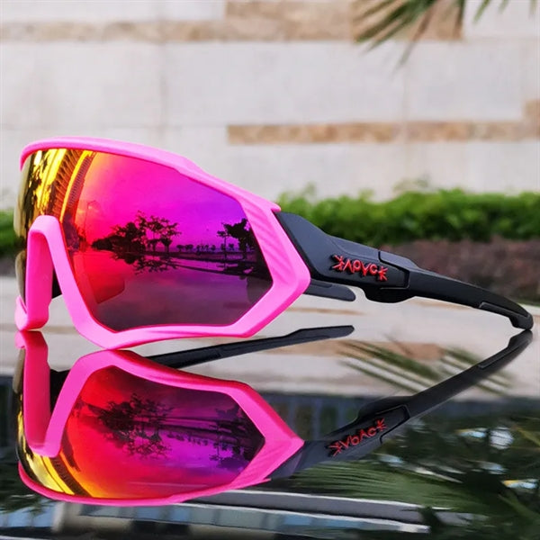 Photochromic Cycling Glasses