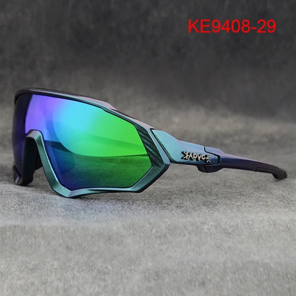 Photochromic Cycling Glasses