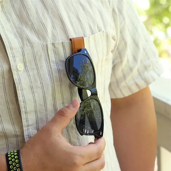 Clippin' Glasses Holder