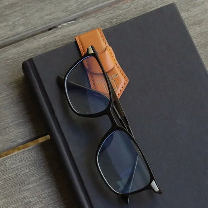 Clippin' Glasses Holder