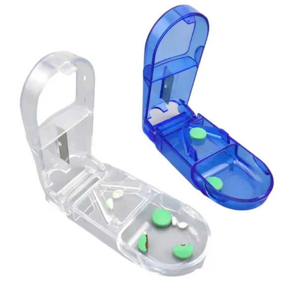 Pill Splitter With Retracting Blade Guard