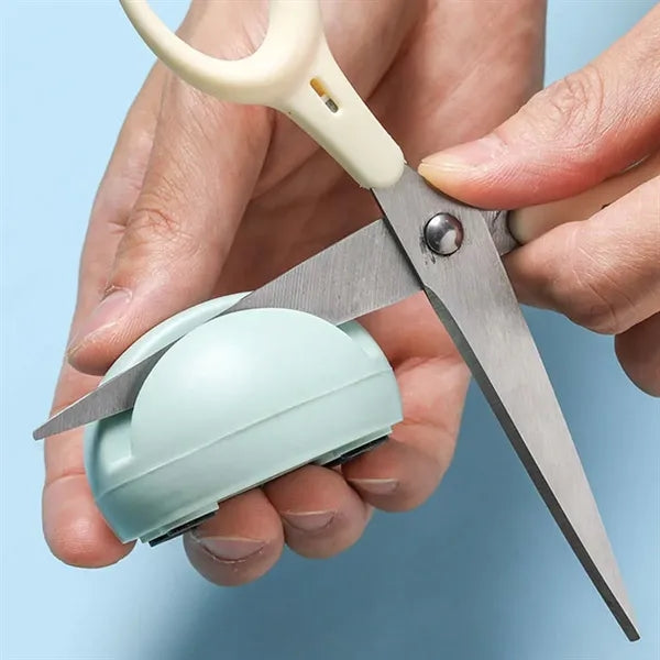 Kitchen creative frog non-slip mini pocket knife sharpener