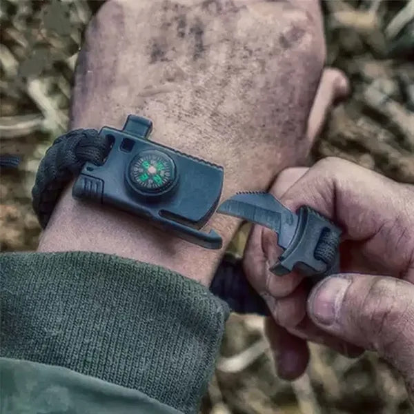 Outdoor wilderness mountaineering survival paracord bracelet