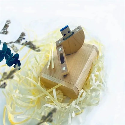 Magnetic Closure Handcrafted Walnut Wood USB 3.0 Flash Drive