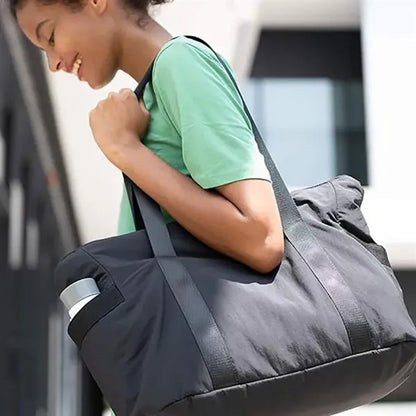 Large capacity travel handbag