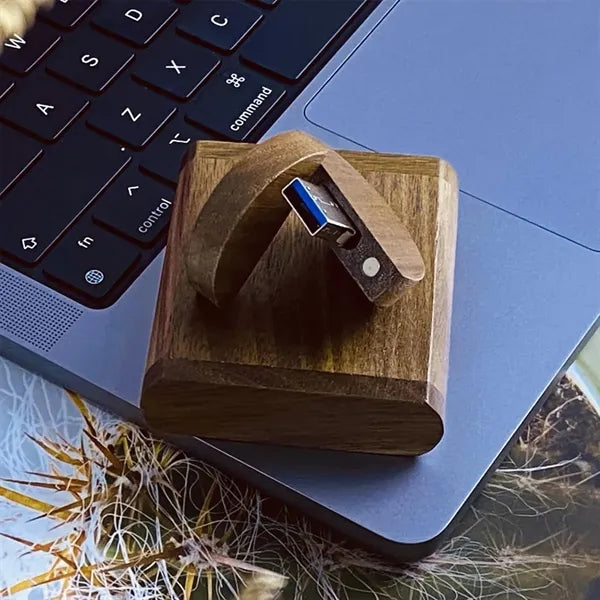 Magnetic Closure Durable Elegant Wooden USB 3.0 Flash Drive