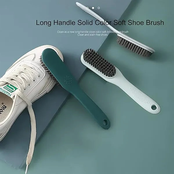 Household cleaning brushes